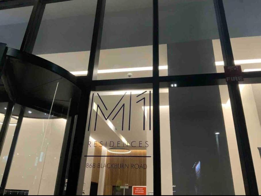 M-city Apartment: Executive Twin With Smart Amenities Clayton