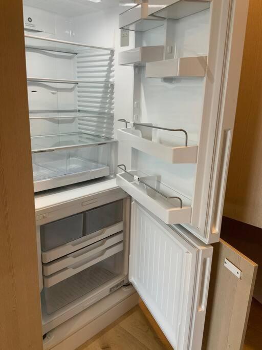 M-city Apartment: Executive Twin With Smart Amenities Apartment *