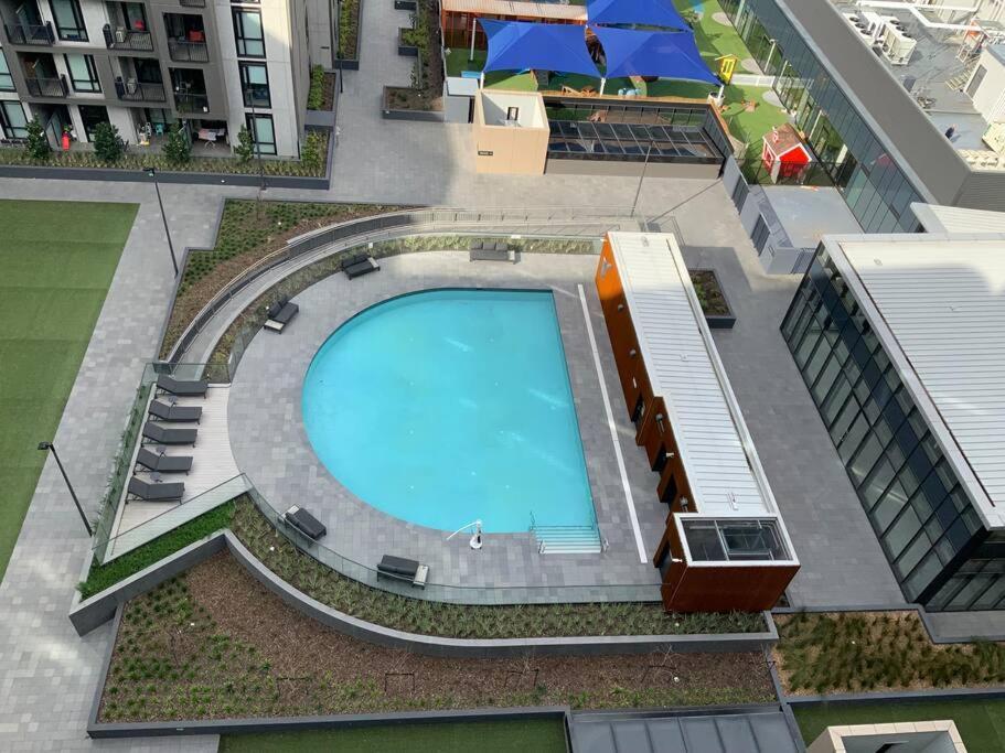 M-city Apartment: Executive Twin With Smart Amenities * Clayton