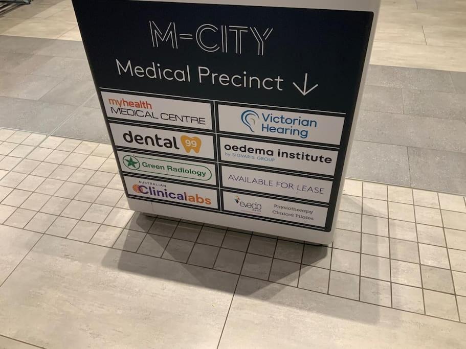 M-city Apartment: Executive Twin With Smart Amenities Apartment Clayton