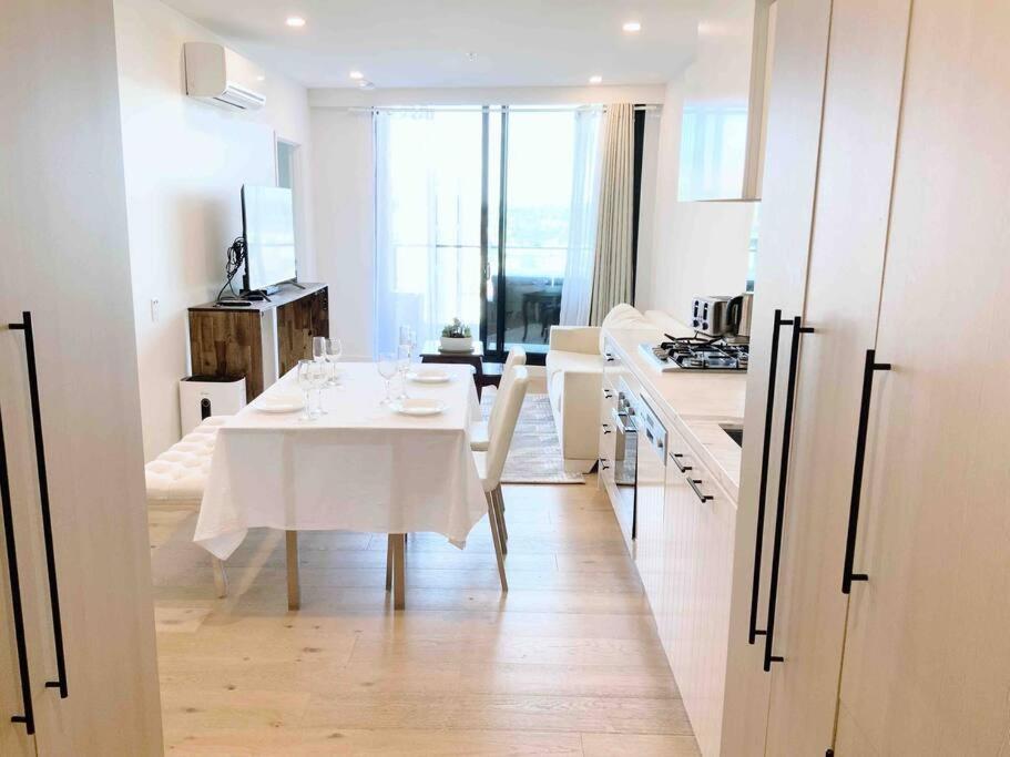 M-city Apartment: Executive Twin With Smart Amenities Apartment *