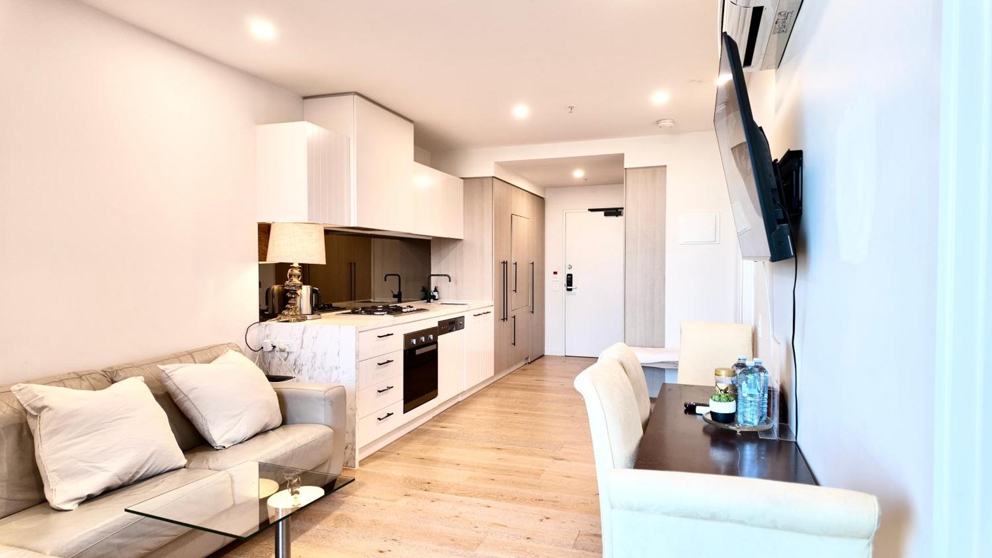 M-city Apartment: Executive Twin With Smart Amenities Apartment Clayton